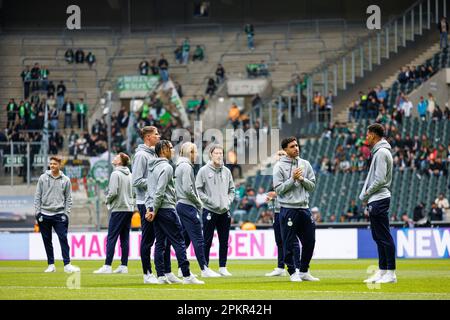 Monchengladbach, Allemagne. 09th avril 2023. Firo : 04/09/2023, football, 1st ligue, 1st Bundesliga, Saison 2022/2023, Borussia Monchengladbach - VfL Wolfsburg l'équipe de VfL Wolfsburg avant le match sur le terrain. Credit: dpa/Alay Live News Banque D'Images