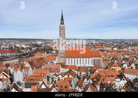 Paysage urbain de Landshut en Basse-Bavière, Allemagne. Centre-ville avec St. Église de Martin. Banque D'Images