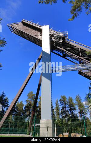 La partie supérieure de l'installation de saut à ski tours de saut à ski en été, Lahti en Finlande Banque D'Images