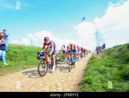 Compeigne, Roubaix, France. 9th avril 2023. Luke Rowe, INEOS Grenadiers dans l'édition 120th de Paris Roubaix, France, 9th avril 2023, Credit:Chris Wallis/Goding Images/Alay Live News Banque D'Images