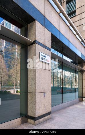 04.04.2023. Londres, Royaume-Uni. Bank Street dans le quartier financier de Canary Wharf. Banque D'Images