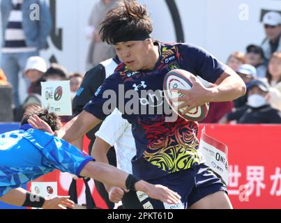Tokyo, Japon. 9th avril 2023. Urayasu D-Rocks le flanker Tetta Shigematsu porte le ballon lors de la Ligue japonaise de rugby une division deux jouer contre Aïchi Toyota Industries Corporation navettes à Tokyo le Sunrday, 9 avril 2023. D-Rocks défait les navettes 31-12. Credit: Yoshio Tsunoda/AFLO/Alay Live News Banque D'Images
