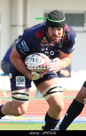 Tokyo, Japon. 9th avril 2023. Urayasu D-Rocks No.8 Liam Gill porte le ballon pendant la Ligue japonaise de rugby une division deux jouer à contre-jouer Toyota Industries Corporation navettes Aichi à Tokyo le Sunrday, 9 avril 2023. D-Rocks défait les navettes 31-12. Credit: Yoshio Tsunoda/AFLO/Alay Live News Banque D'Images