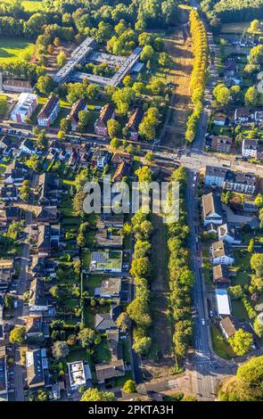 Vue aérienne, Otto-Hahn-Gymnasium Herne avec route de construction à Hölkeskampring dans le district de Sodingen à Herne, région de la Ruhr, Rhénanie-du-Nord-Westphalie, Banque D'Images