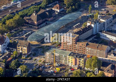 Vue aérienne, toit de la gare routière et Konrad-Adenauer-Platz à la gare principale de Herne dans le quartier de Baukau à Herne, région de la Ruhr, Rhénanie-du-Nord-Westphalie, Germa Banque D'Images