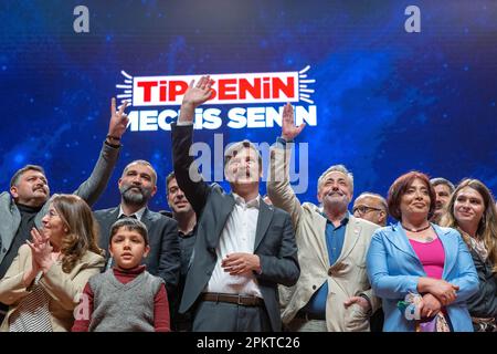 Istanbul, Turquie. 9th avril 2023. Avant les élections générales de 2023, le Parti des travailleurs de Turquie a présenté ses candidats parlementaires au Centre des congrès d'Istanbul Lutfi Kirdar avec le slogan ''TIP is Yours, the Assembly is Yours''. Les élections générales turques auront lieu le 14 mai 2023 et 600 nouveaux membres du mandat de 28th de la Grande Assemblée nationale turque seront déterminés. Il aura lieu le même jour que le premier tour de l'élection présidentielle turque de 2023. (Credit image: © Tolga Ildun/ZUMA Press Wire) USAGE ÉDITORIAL SEULEMENT! Non destiné À un usage commercial ! Banque D'Images