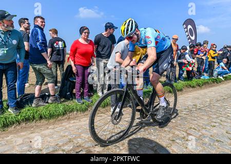 Gruson, France. 09th avril 2023. Le coureur belge Victor Vaneeckhoute, dimanche 9 avril 2023, sur Carrefour de lArbre à Gruson, France . Credit: Sportpix / Alamy Live News Banque D'Images