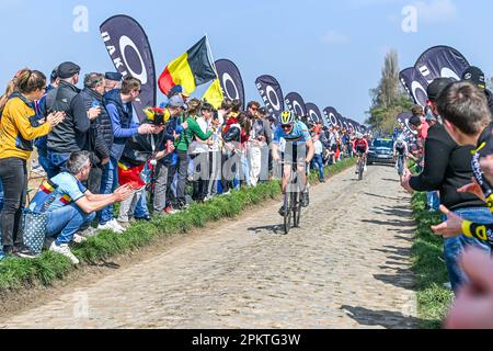 Gruson, France. 09th avril 2023. Le coureur belge Victor Vaneeckhoute, dimanche 9 avril 2023, sur Carrefour de lArbre à Gruson, France . Credit: Sportpix / Alamy Live News Banque D'Images