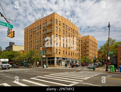 Le 200 Clinton Street est un immeuble d'appartements art déco situé dans le quartier historique de Brooklyn Heights. Vue depuis Atlantic Avenue. Banque D'Images