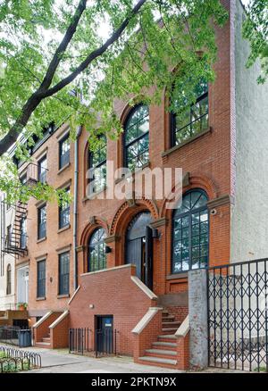 Metropolitan Rod & Gun Club est un club privé situé dans un bâtiment en briques historique du quartier Cobble Hill de Brooklyn. Banque D'Images