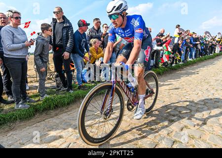 Gruson, France. 09th avril 2023. Jasper Philipsen de l'équipe Alpecin-Deceuninck photographié sur Carrefour de lArbre, le dimanche 9 avril 2023, Gruson, France . Credit: Sportpix / Alamy Live News Banque D'Images