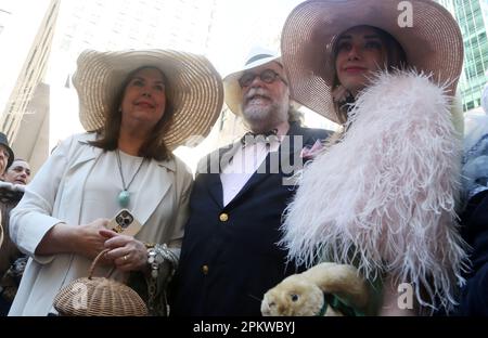 NEW YORK, NY - 9 avril : images pendant que la ville de New York célèbre la parade de Pâques et le festival Bonnet où les familles et les amis ont apprécié l'art de ce rassemblement annuel avec la première célébration majeure en personne sur 9 avril 2023 à New York. Chris Moore/MediaPunch crédit: MediaPunch Inc/Alamy Live News Banque D'Images