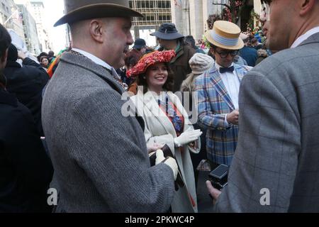 NEW YORK, NY - 9 avril : images pendant que la ville de New York célèbre la parade de Pâques et le festival Bonnet où les familles et les amis ont apprécié l'art de ce rassemblement annuel avec la première célébration majeure en personne sur 9 avril 2023 à New York. Chris Moore/MediaPunch crédit: MediaPunch Inc/Alamy Live News Banque D'Images