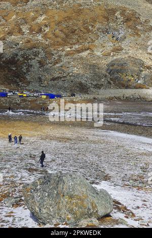 vallée de yumesodong ou point zéro, la vallée alpine de l'himalaya est populaire pour les voyages de randonnée, entouré par les montagnes de l'himalaya à sikkim, inde Banque D'Images