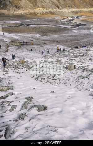 vallée de yumesodong ou point zéro, la vallée alpine de l'himalaya est populaire pour les voyages de randonnée, entouré par les montagnes de l'himalaya à sikkim, inde Banque D'Images