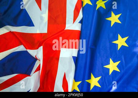 Le problème post-Brexit. accord de concept drapeau ue contre royaume-uni sur l'Irlande du Nord Banque D'Images