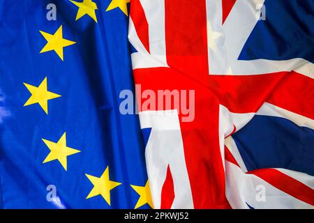 Le problème post-Brexit. accord de concept drapeau ue contre royaume-uni sur l'Irlande du Nord Banque D'Images