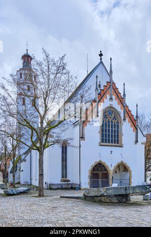 Église protestante de Pierre et Paul dans la vieille ville de Blaubeuren près d'Ulm, Bade-Wurtemberg, Allemagne, Europe. Banque D'Images