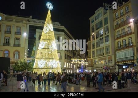 Illuminations de Noël sur la Plaza de la Constitucionine, à côté de la Calle marques de Larios, Malaga, Andalousie, Costa del sol, Espagne, Europe Banque D'Images