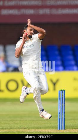 Le bowling Suranga Lakmal de Derbyshire dans un match de championnat de comté entre le Derbyshire et le Worcestershire Banque D'Images