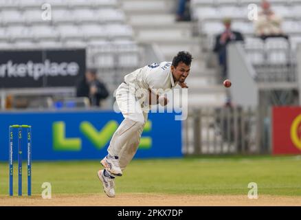 Le bowling Suranga Lakmal de Derbyshire dans un championnat du comté contre Worcestershire Banque D'Images