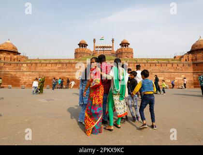 Fort rouge et mur extérieur, site du patrimoine mondial de l'UNESCO, Delhi, Inde Banque D'Images