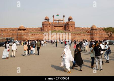 Fort rouge et mur extérieur, site du patrimoine mondial de l'UNESCO, Delhi, Inde Banque D'Images