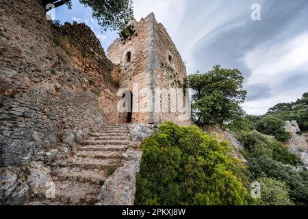 Marches en pierre et tour des ruines du château Castell Alaro, Serra de Tramuntana, Puig dAlaro, Majorque, Espagne Banque D'Images