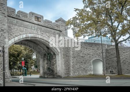 Porte de St Louis à Québec, Canada - bâtiments historiques de défense Banque D'Images