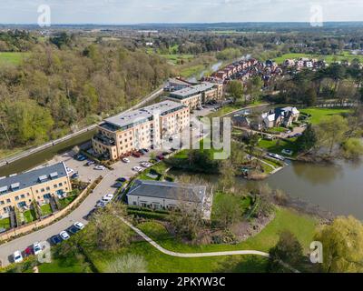 Vue aérienne de la zone résidentielle près de la Tamise dans la partie nord de Maidenhead, Berkshire, Royaume-Uni. Banque D'Images