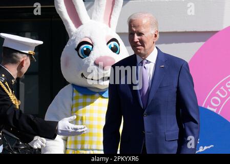 Washington DC, États-Unis. 10th avril 2023. Le président des États-Unis Joe Biden accueille le rouleau d'œufs de Pâques, une tradition qui remonte à 1878, sur la pelouse sud de la Maison Blanche à Washington, DC à Washington sur 10 avril 2023. Crédit: Yuri Gripas/Pool via CNP /MediaPunch crédit: MediaPunch Inc/Alay Live News Banque D'Images