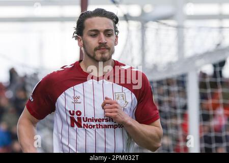 Northampton, Royaume-Uni. 10th avril 2023. Louis Appéré de Northampton Town est remplacé lors de la deuxième partie du match Sky Bet League 2 entre Northampton Town et Gillingham au PTS Academy Stadium, Northampton, le lundi 10th avril 2023. (Photo : John Cripps | MI News) Credit : MI News & Sport /Alay Live News Banque D'Images