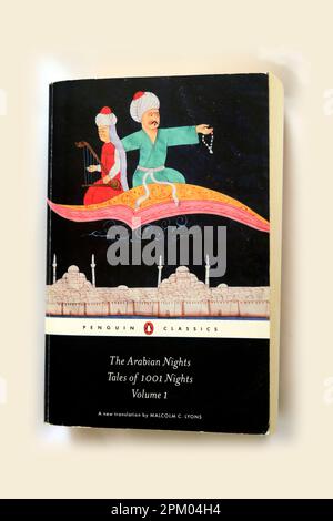 Les contes des nuits arabes de 1001 nuits Volume 1. Classiques des pingouins. Livre de poche. Banque D'Images