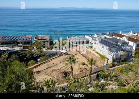 New Pacific Coast maison de luxe construction excavation et maisons de vacances le long de la plage de Rens à Dana point, Orange County, Californie du Sud. Banque D'Images