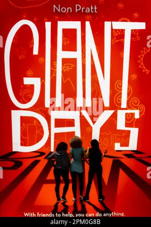Giant Days Book par non Pratt, 2018 Banque D'Images