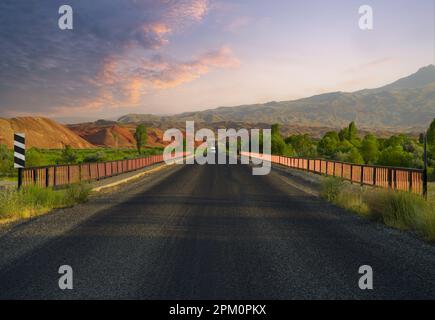 Routes anatoliennes. Autoroute Igdir-Kars. Frontière turco-arménienne. District de Tuzluca, Igdir, Turquie Banque D'Images