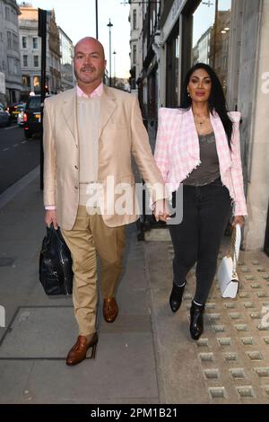 Jonathan Sothcott et Jeanine Nerissa Sothcott arrivent à Hush pour dîner avec le fils de Roger Moore, Geoffrey Moore Banque D'Images