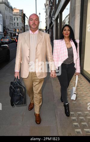 Jonathan Sothcott et Jeanine Nerissa Sothcott arrivent à Hush pour dîner avec le fils de Roger Moore, Geoffrey Moore Banque D'Images