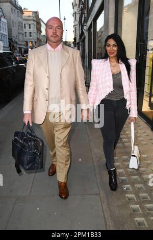 Jonathan Sothcott et Jeanine Nerissa Sothcott arrivent à Hush pour dîner avec le fils de Roger Moore, Geoffrey Moore Banque D'Images