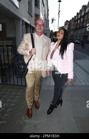 Jonathan Sothcott et Jeanine Nerissa Sothcott arrivent à Hush pour dîner avec le fils de Roger Moore, Geoffrey Moore Banque D'Images