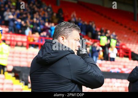 Oakwell Stadium, Barnsley, Angleterre - 10th avril 2023 Shrewsbury Town Manager Steve Cotterill - pendant le jeu Barnsley v Shrewsbury Town, Sky Bet League One, 2022/23, Oakwell Stadium, Barnsley, Angleterre - 10th avril 2023 crédit: Arthur Haigh/WhiteRosePhotos/Alay Live News Banque D'Images