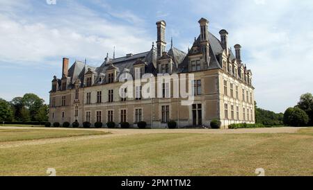 Château de Beauregard, construit en 1545, bâtiment principal et pelouses, vue du parc, Cellettes, Vallée de la Loire, France Banque D'Images