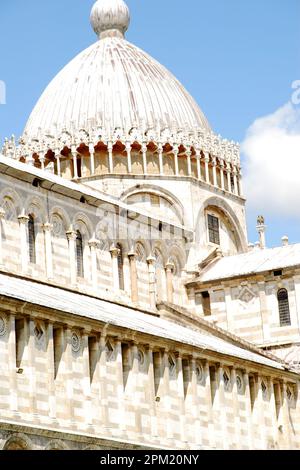 Cathédrale de Pise, située dans la Tour penchée du complexe de Pise, connue dans le monde entier pour son inclinaison involontaire, province de Pise, Italie, Europe Banque D'Images