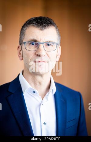 Hanovre, Allemagne. 28th mars 2023. Friedo de Vries, Président du Bureau de police criminelle de Basse-Saxe. Ce fut un énorme succès dans la lutte contre les cartels de la drogue : les enquêteurs des douanes ont trouvé des tonnes de cocaïne dans le port de Hambourg en février 2021. Un raid a suivi et un gang international de drogue a été écrasé. (À dpa-KORR Pourquoi le «maintenant» tombe en masse - et la police encore espoir) Credit: Moritz Frankenberg/dpa/Alay Live News Banque D'Images