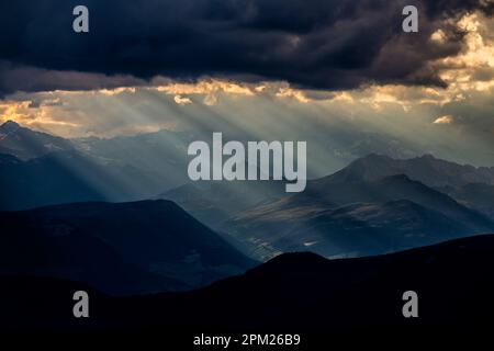 Vue de Schlern à Sarntaler Alpes, Seiser Alm, Tyrol du Sud, Italie, été, Orage Banque D'Images