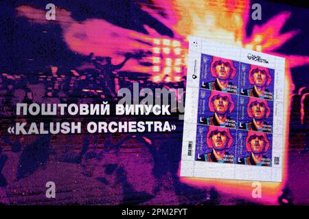 KALUSH, UKRAINE - le 10 AVRIL 2023 - la cérémonie spéciale d'annulation du nouveau timbre-poste de l'Orchestre de Kalush a lieu au Palais des minéraux de Cu Banque D'Images