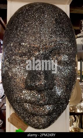 Modèle de visage en paillettes argentées. Banque D'Images