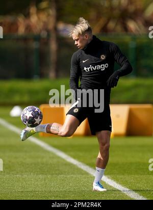 Mykhailo Mudryk de Chelsea pendant une séance d'entraînement au terrain d'entraînement de Cobham, à Londres. Date de la photo: Mardi 11 avril 2023. Banque D'Images