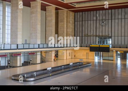 Ehemalige zentrale Abfertigungshalle, Flughafen Tempelhof, Platz der Luftbrücke, Tempelhof, Berlin, Allemagne Banque D'Images