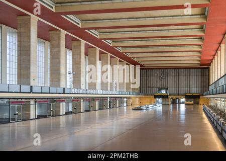 Ehemalige zentrale Abfertigungshalle, Flughafen Tempelhof, Platz der Luftbrücke, Tempelhof, Berlin, Allemagne Banque D'Images